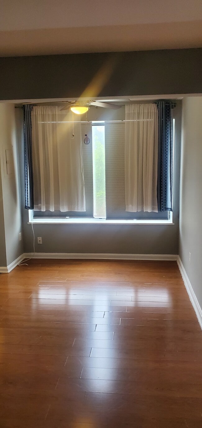 Building Photo - 1727 28th St SE Unit 202