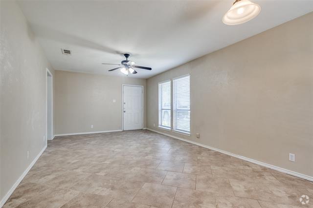 Building Photo - 606 Gardenview Cir Rental