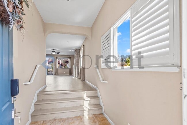 Photo - 205 Blum View Dr