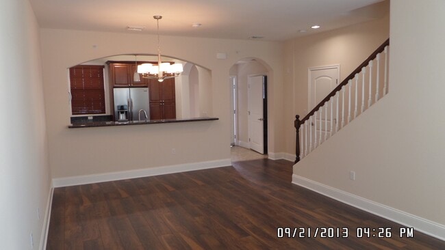 Living Kitchen Passthrough Bar - 3761 W 244th St Unidad 3761