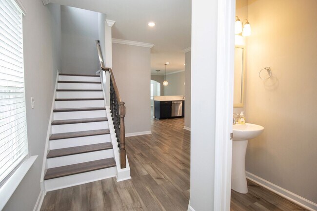 Photo - Stunning 3 Bedroom, 2.5 Bath in Ashcroft -...