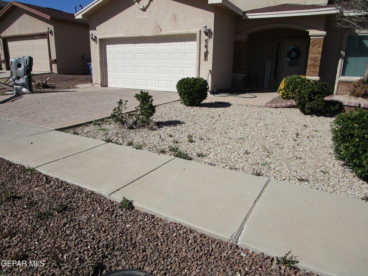 Photo - 5807-5807 Redstone Pass Ct House
