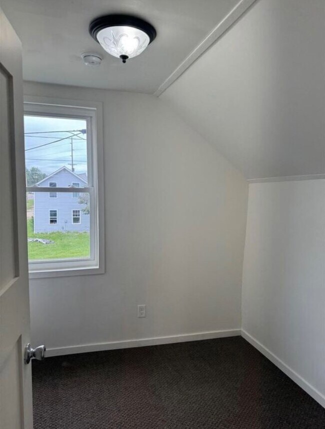 Photo - 123 Pine St