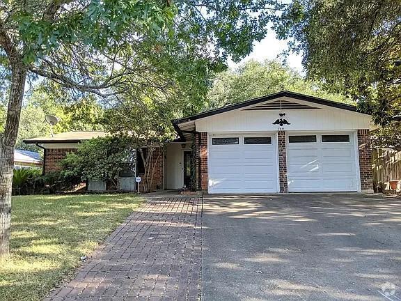 Building Photo - 7011 Whispering Oaks Dr Rental