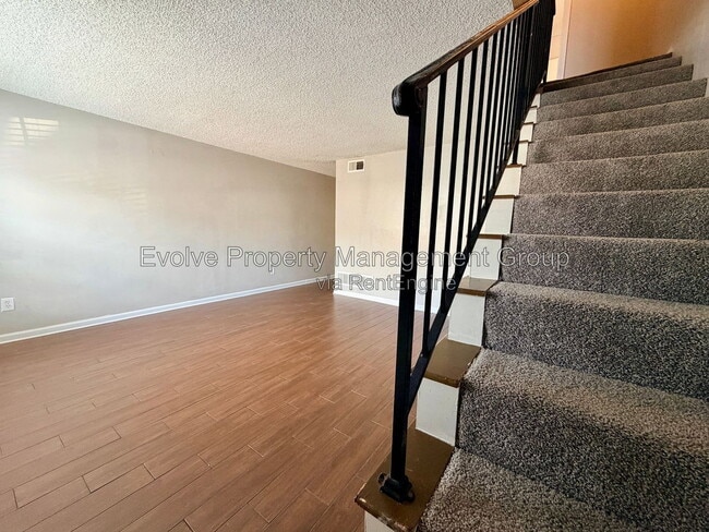 Photo - 684 Hobbs Dr