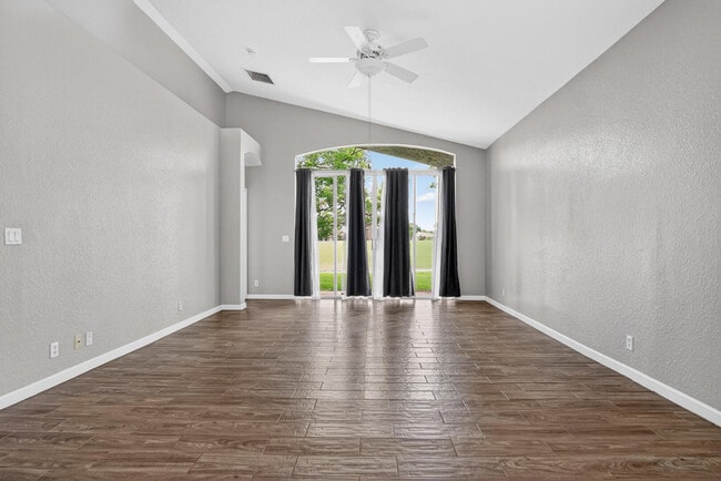Photo - 671 Stanford Ln