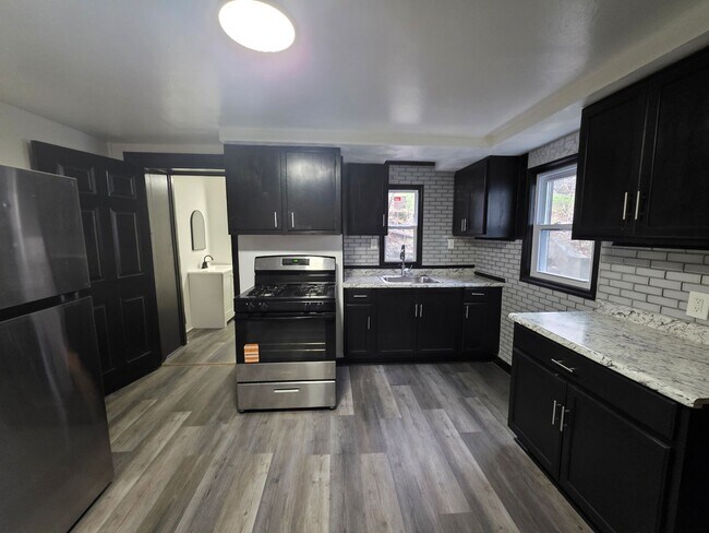 Building Photo - Newly Updated 2 bedroom 1 Bath House for rent!