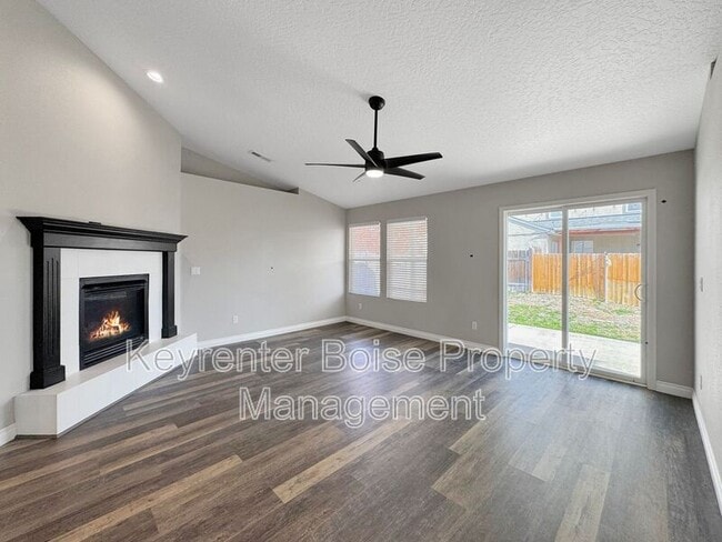 Photo - 770 S Ahsahka Way
