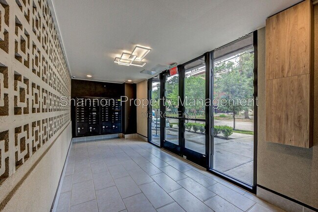 Photo - 4819 Caroline St Unit 104