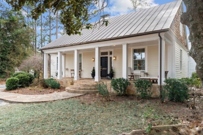 Building Photo - 2050 Midland Rd