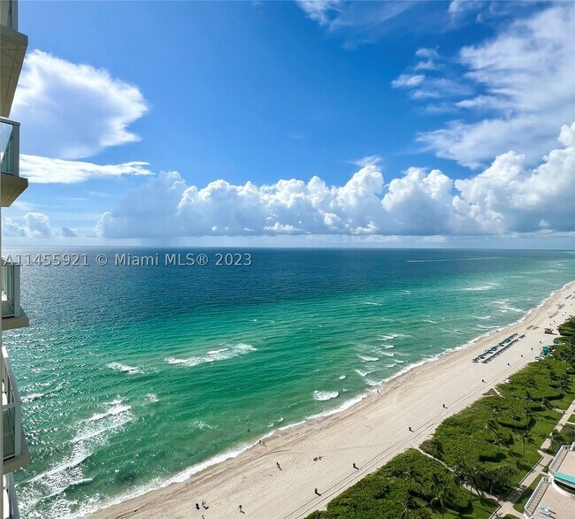 Building Photo - 16699 Collins Ave Unit 2501