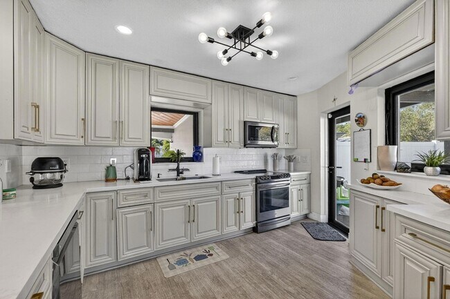 Photo - 2601 NE 8th Ct