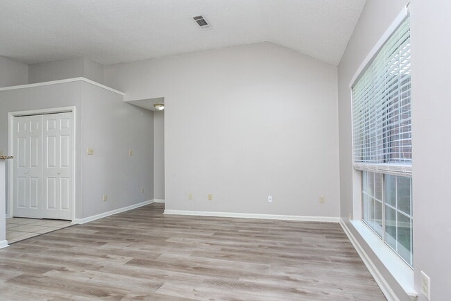 4671 Lindawood Ln