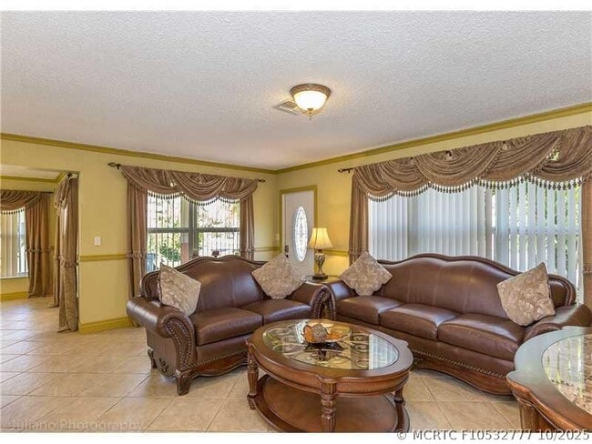 Photo - 160 SE 12th St