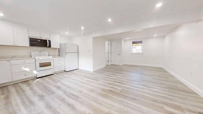 Building Photo - 10 Beaver Brook Rd Unit 1