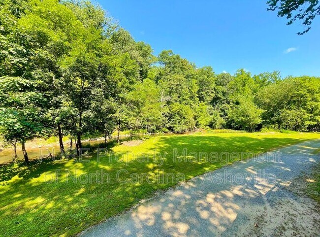 Photo - 305 Stevens Ln