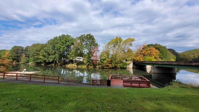 Public fishing dock in walking distance - 355 Blaine Ave Unit