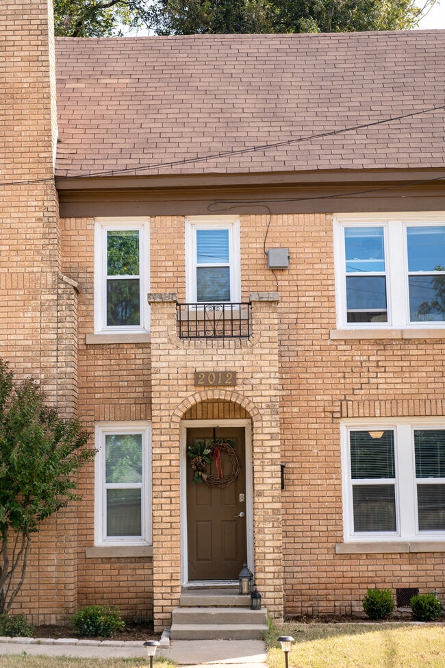 Photo - 2012 N Ross Ave
