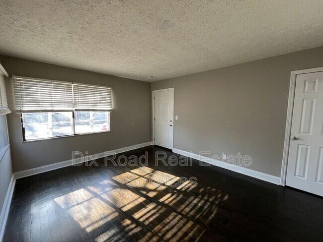 Photo - 350 Ross Ave