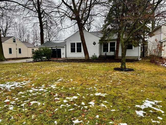 Building Photo - 3 bd 2 bath Ranch in Willoughby