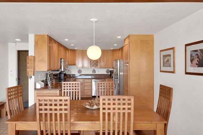 Photo - Stunning 3-Bedroom Condo with Golf Course ...