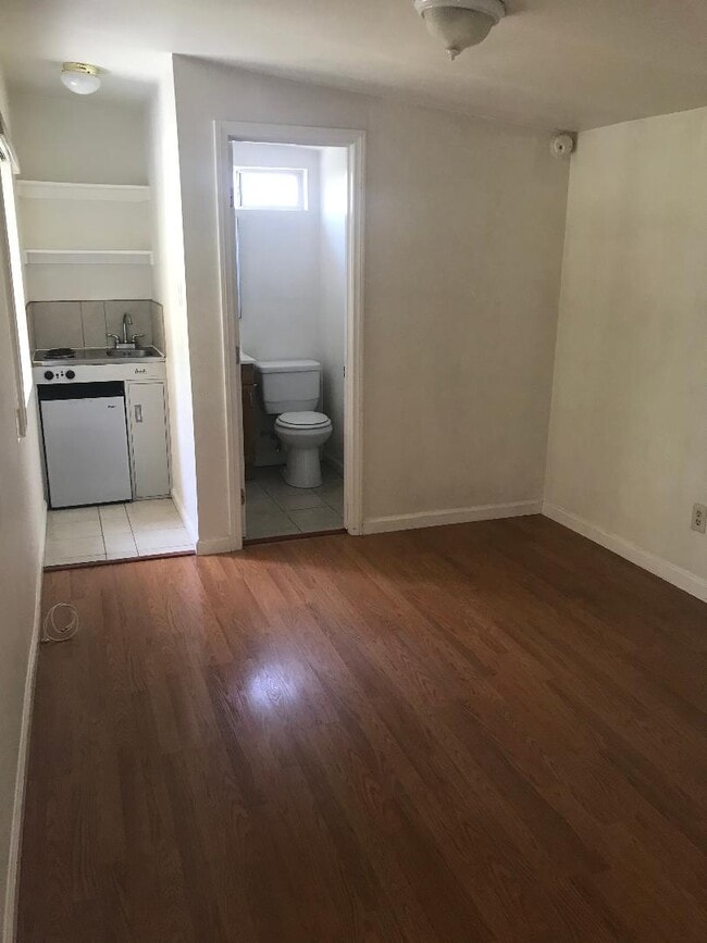 studio-bath-kichenette - 11907 Brookhaven Ave Unit studio