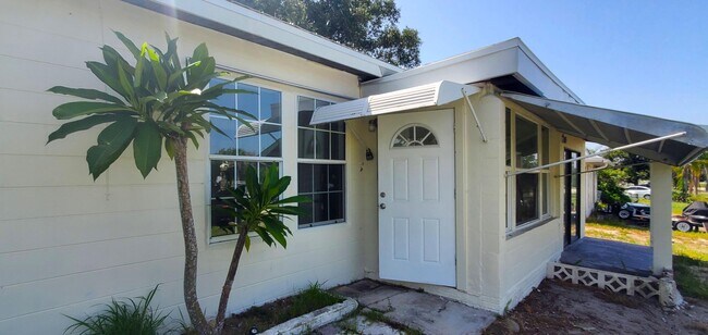 Photo - 161 6th Dr SW