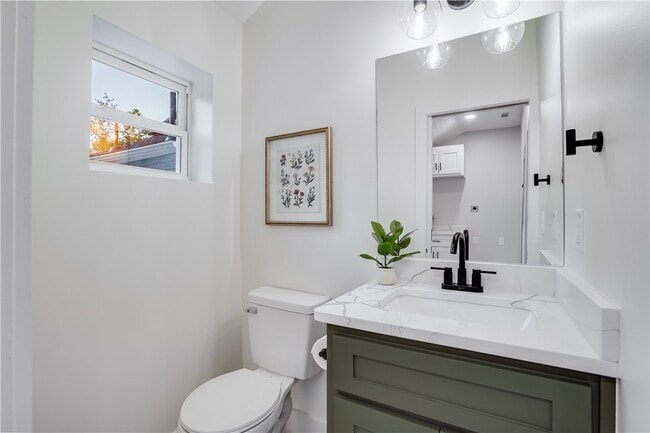 Photo - 319 S College Ave