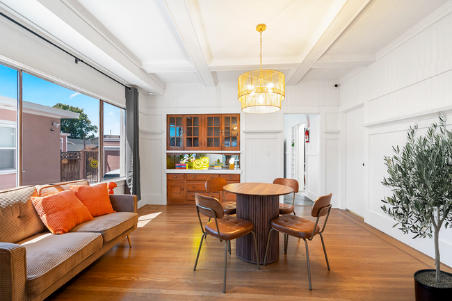 Photo - REMODELED HUGE BRIGHT 2400sf 4BR/3.5BA Havenscourt Split Level Home w Cottage AVAIL NOW