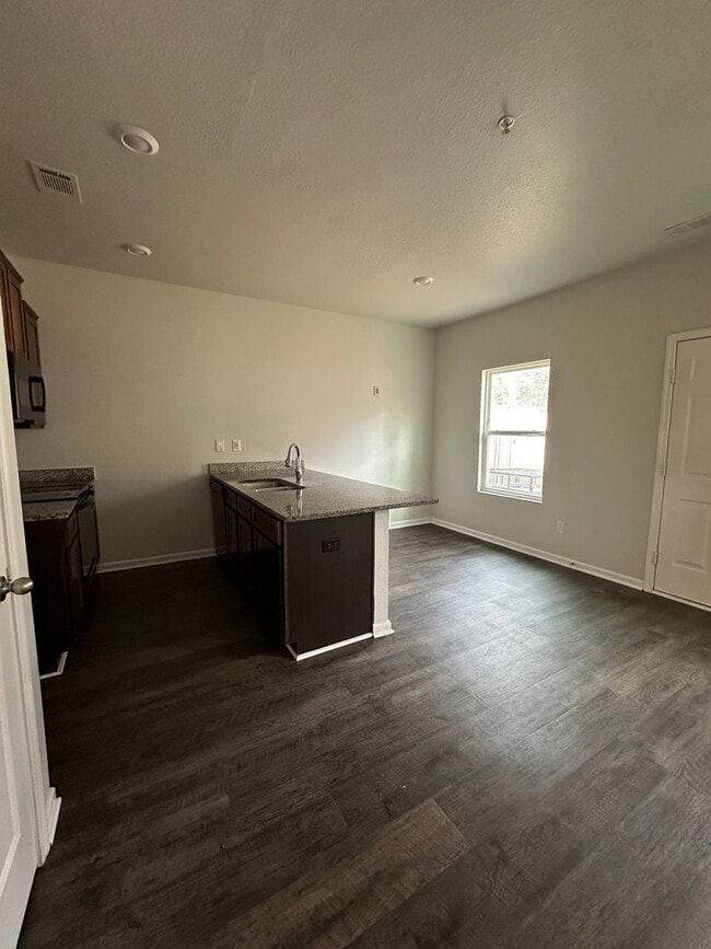 Photo - 1112 Highwood Ln