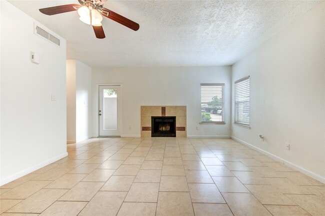 Building Photo - 2021 Spenwick Dr Unit 510