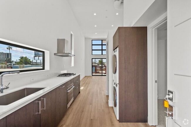 Building Photo - 5617 Klump Ave Unit 201 Rental