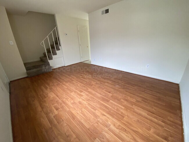 Photo - 809 Denton Cir
