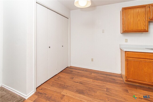 Photo - 1703 Cedarhill Dr Unit B