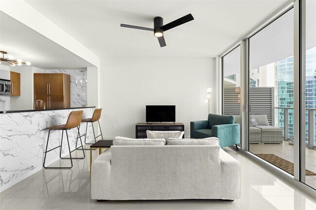 Photo - 300 S Biscayne Blvd Unidad T-3407