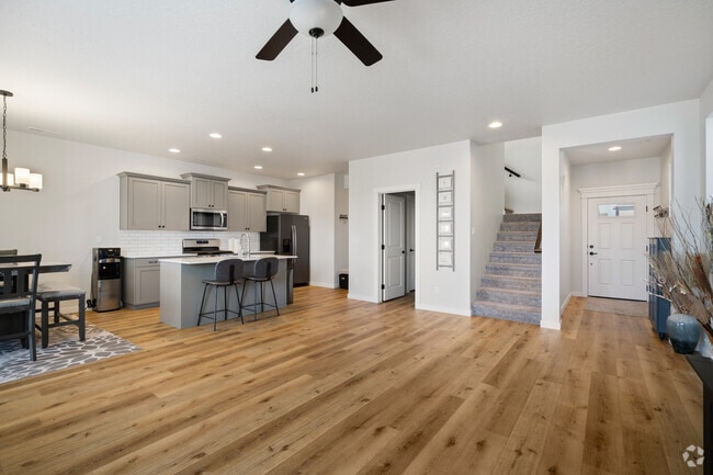 Building Photo - 5359 S Redeken Pl Rental