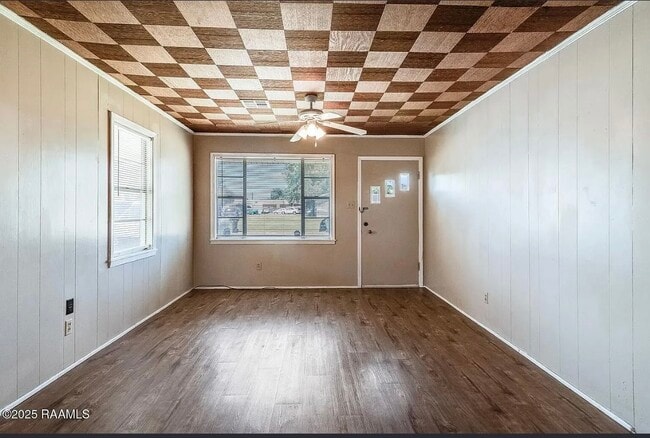 Photo - 907 Elizabeth St