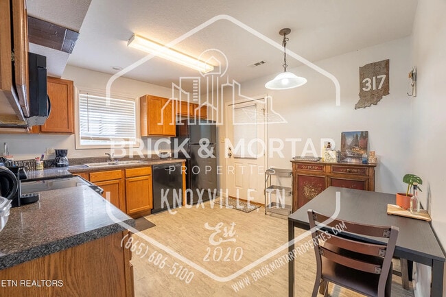 Photo - 908 Micro Way