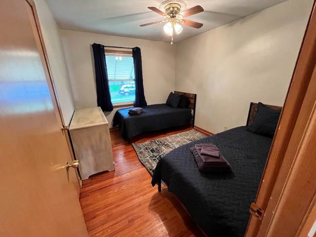 Photo - 4943 NE Gladstone Ave