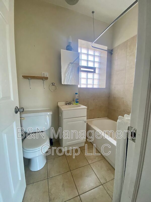 Photo - 1059 W Dakin St Unidad #3