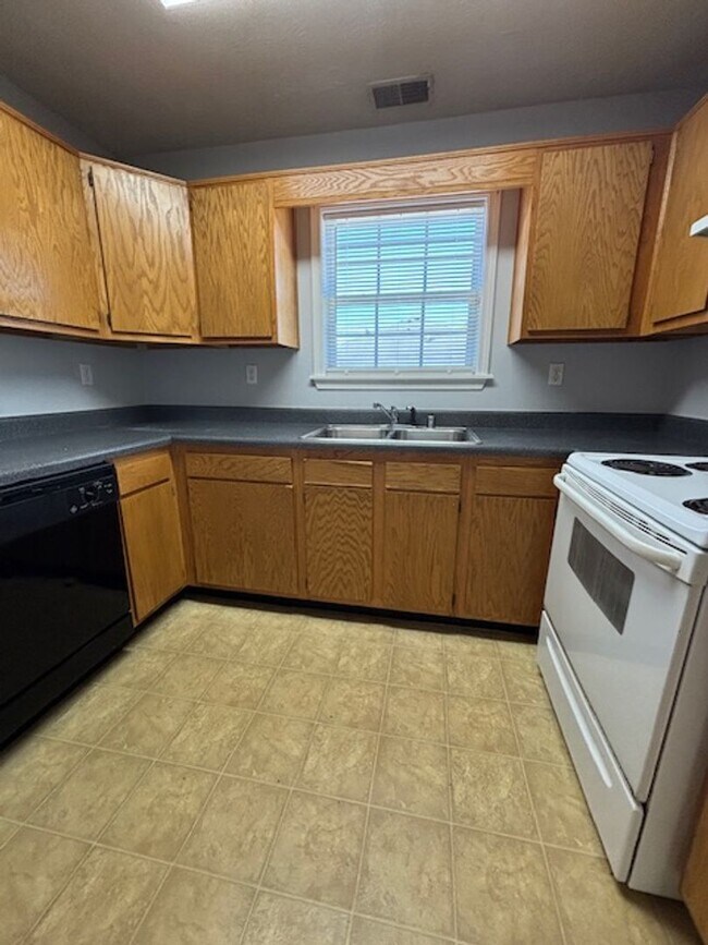 109 Kenilworth Ct Unit 109 Kenilworth Ct. #D