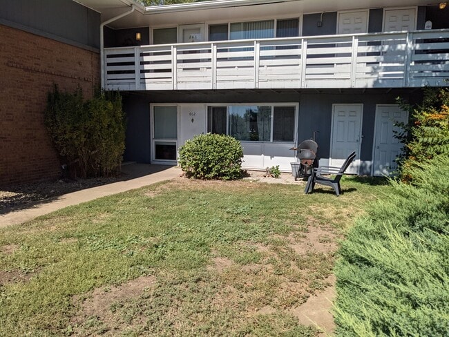 Building Photo - Big private balcony | walking distance to downtown | Mountain views | Abundant natural light Unit 804 5th St