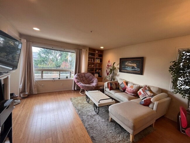 Photo - 2312 W Boston St Unit 301