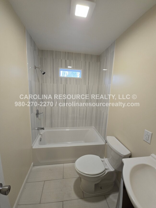 Photo - 638 Miller St