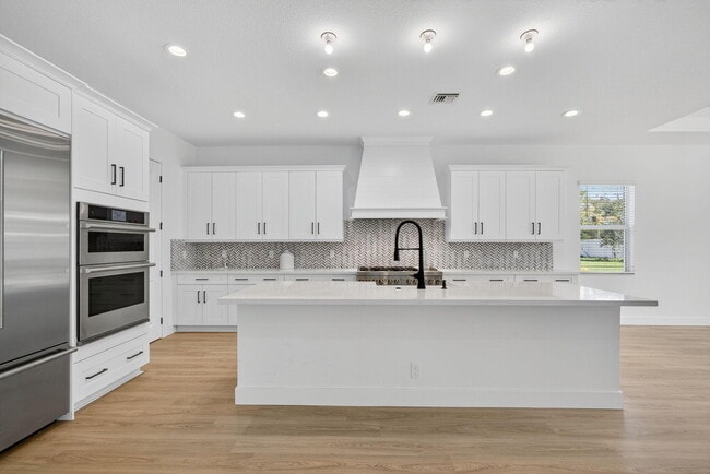 Photo - 9288 Crestview Cir