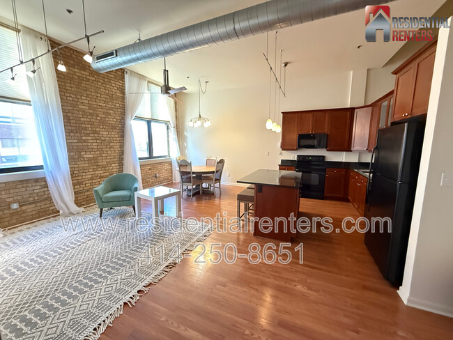 Photo - 1924 N Hubbard St Condo Unit 202