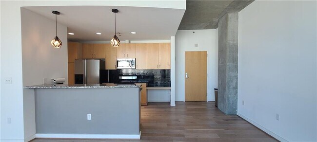 Photo - 943 Peachtree St NE Unidad 1018