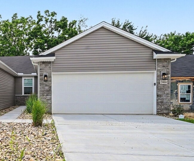Building Photo - Bright & New 2BR Duplex | Family Friendly