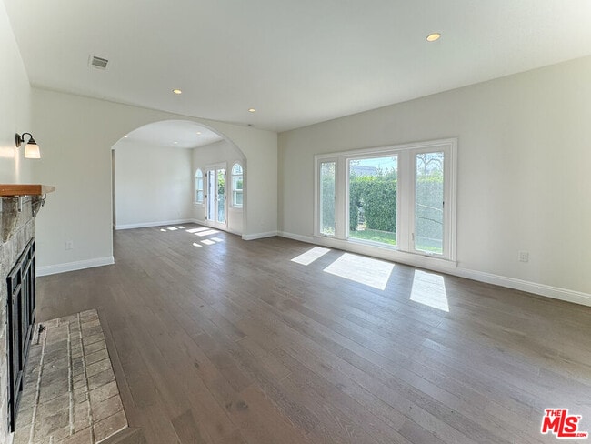Photo - 1043 S Plymouth Blvd