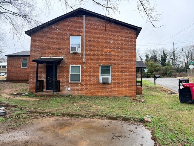 Photo - 496 Ibex St
